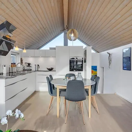 Feriehus Gudserk - 50m From The Sea By Interhome Rønde